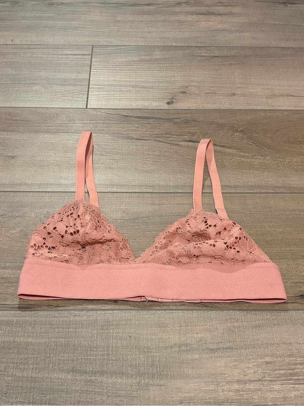 LIVELY LIGHTLY LINED PLUNGE SHELL TRIANGLE BRALETTE‎ PINK SIZE SMALL